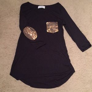 {Yuni} Black top with gold sequins